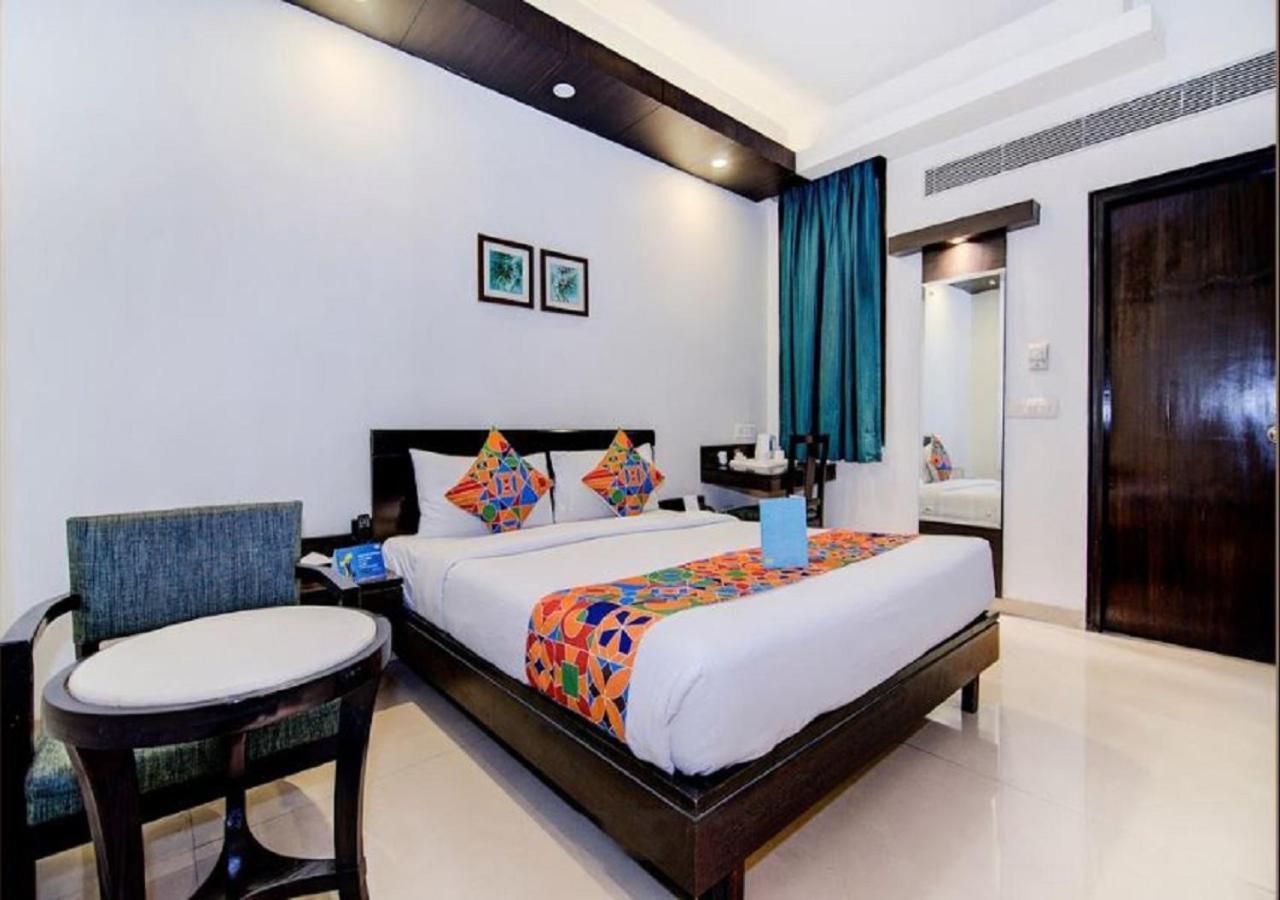 Hotel Rockland Panchsheel Enclave New Delhi Exterior photo