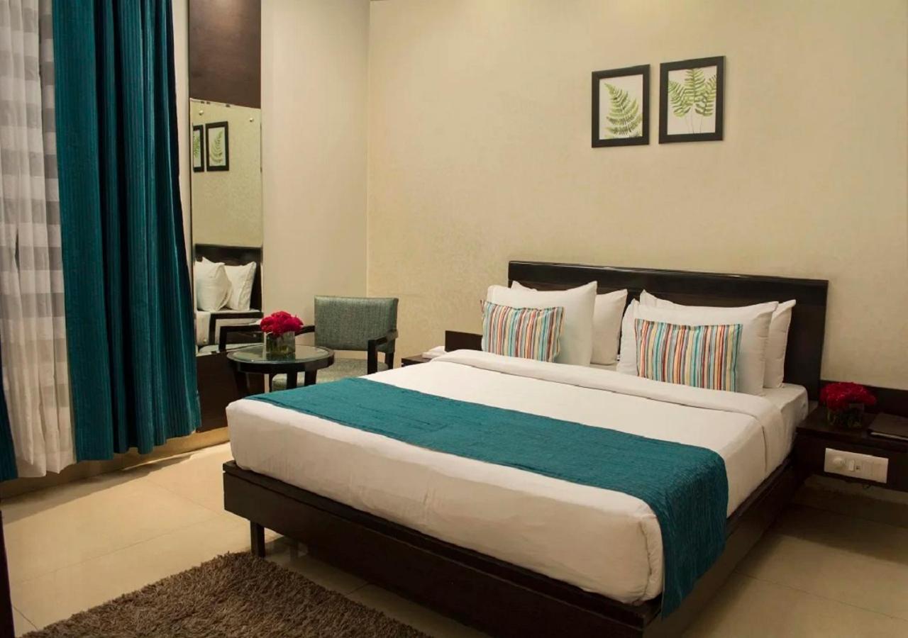 Hotel Rockland Panchsheel Enclave New Delhi Exterior photo